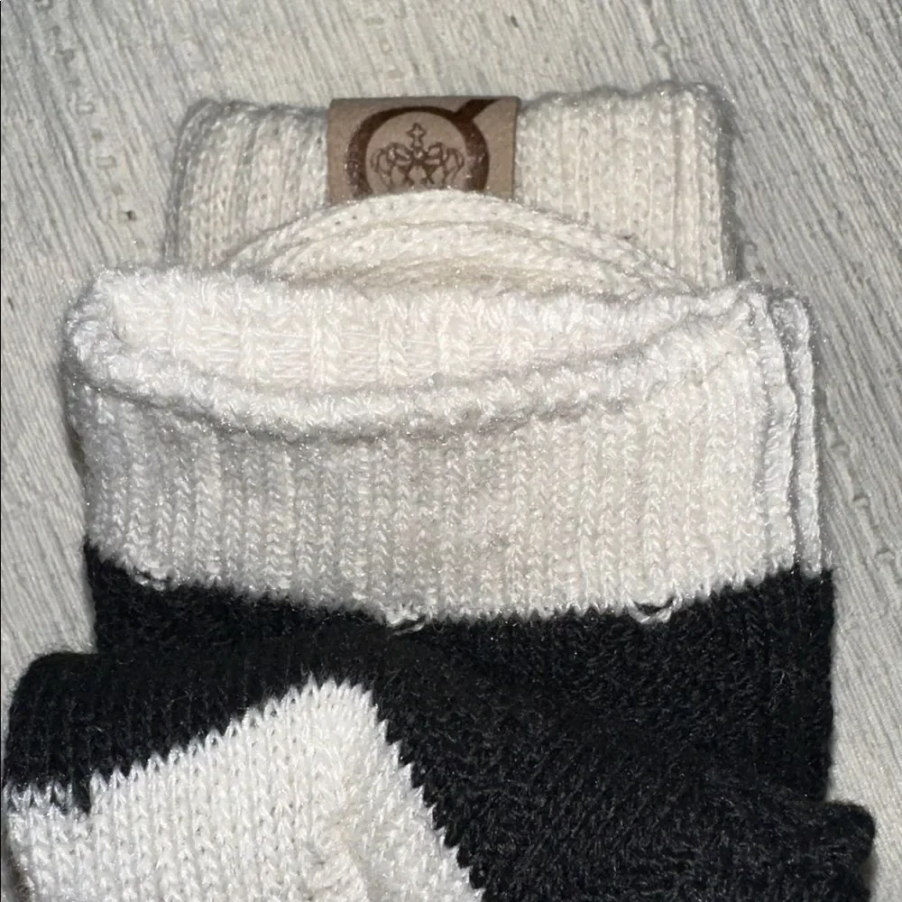 BORN Heather Black White US W 4-10 Texture Knit Pattern Boot Socks 2 Pack